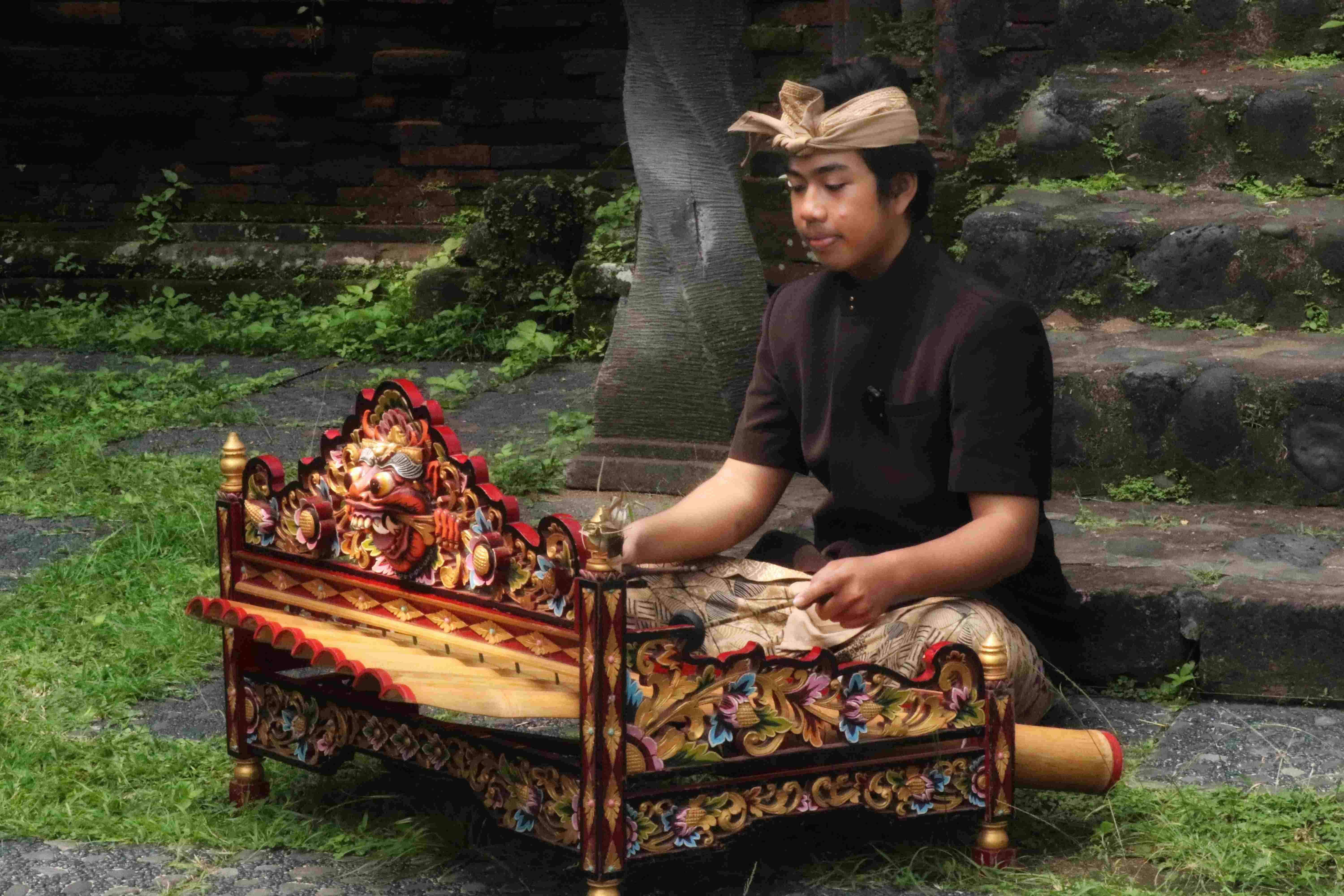 Tari Wali Topeng Sakral